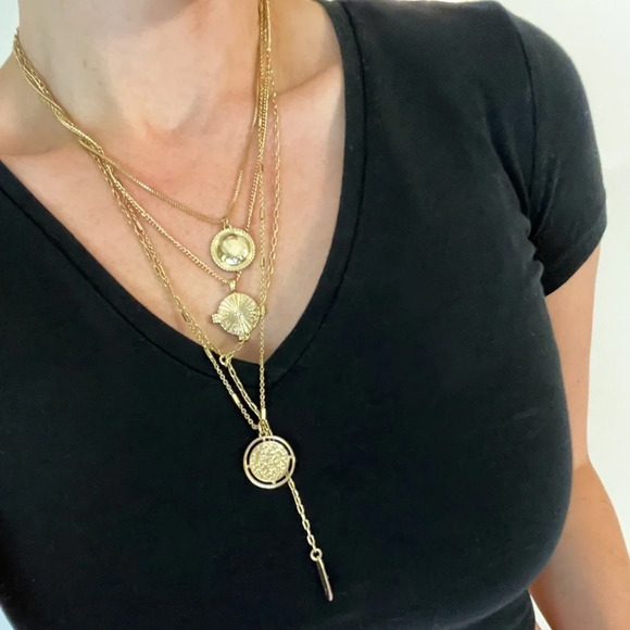 Express layered gold coin necklace - Picture 12 of 14